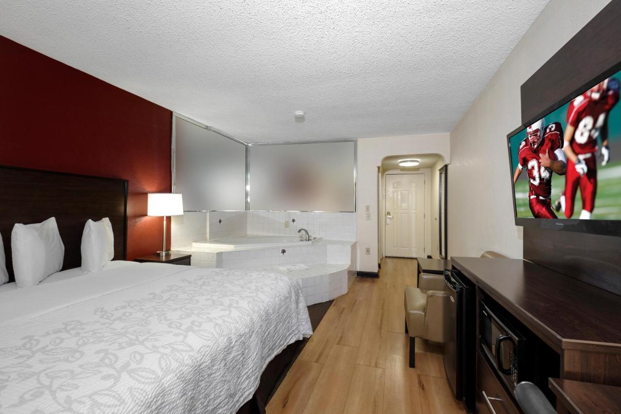 Red Roof Inn Plus+ & Suites Opelika Exterior photo