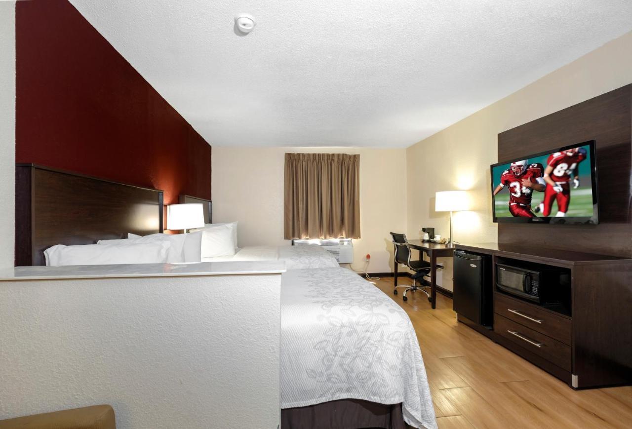 Red Roof Inn Plus+ & Suites Opelika Exterior photo