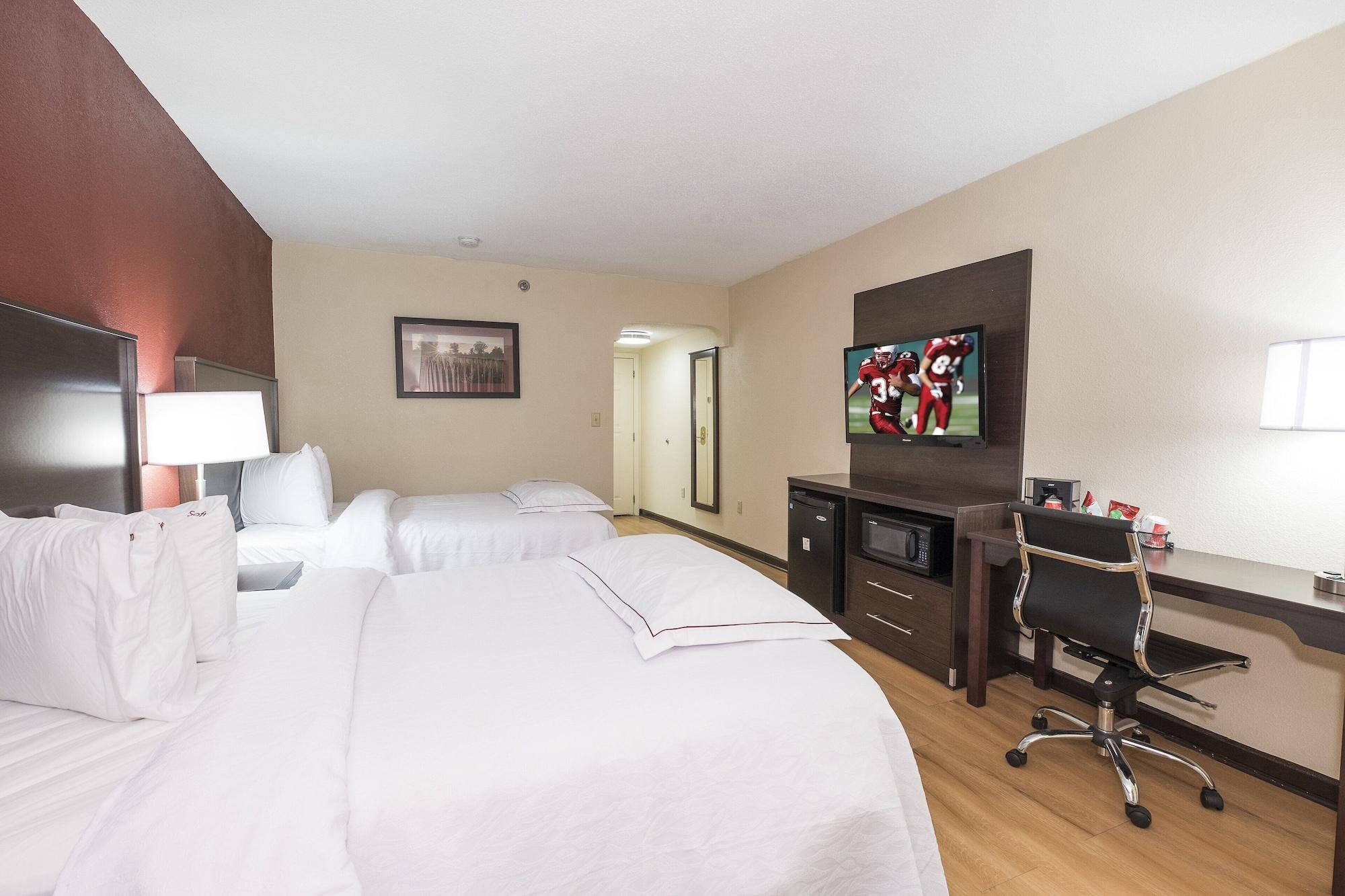 Red Roof Inn Plus+ & Suites Opelika Exterior photo