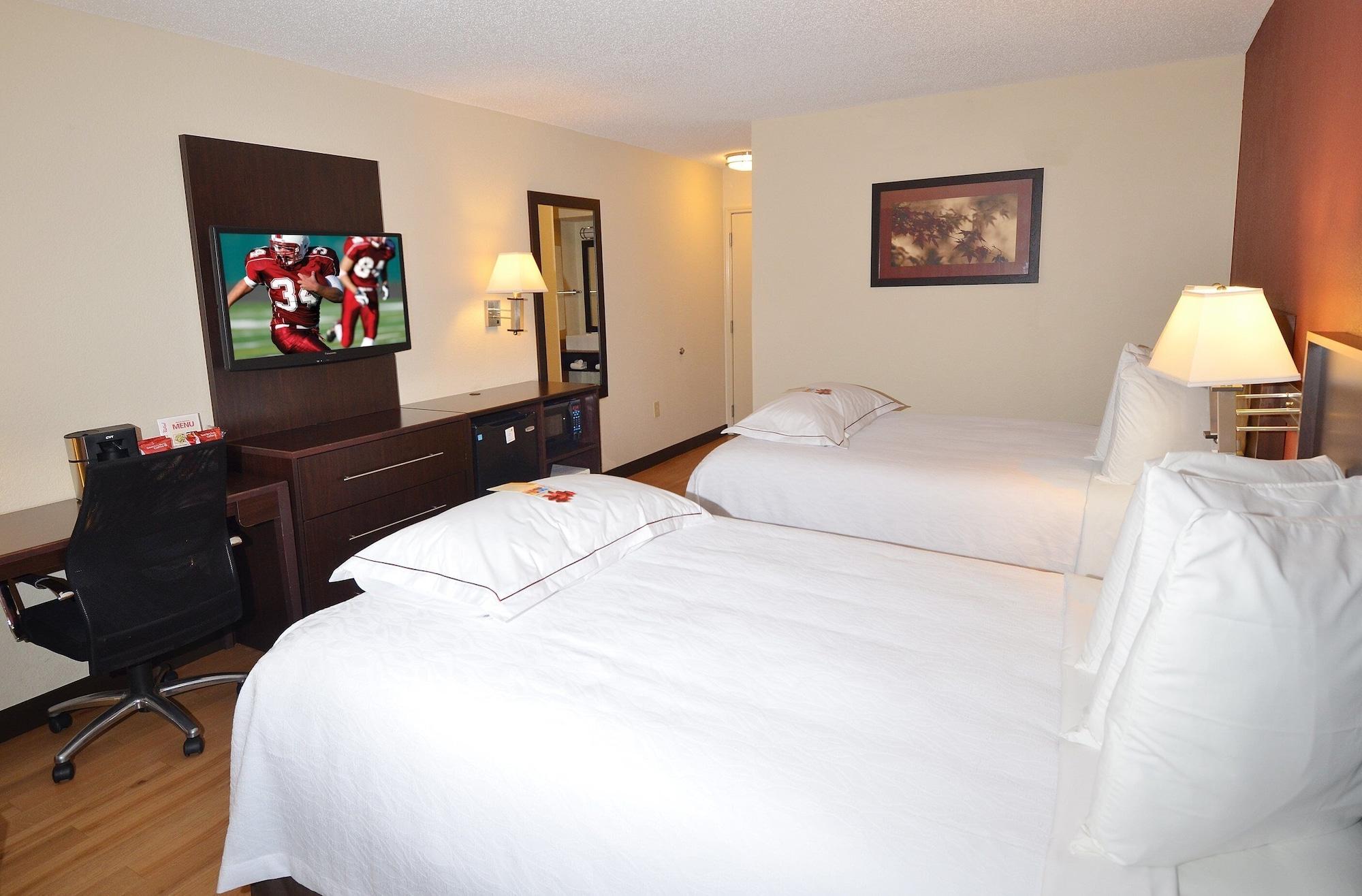 Red Roof Inn Plus+ & Suites Opelika Exterior photo