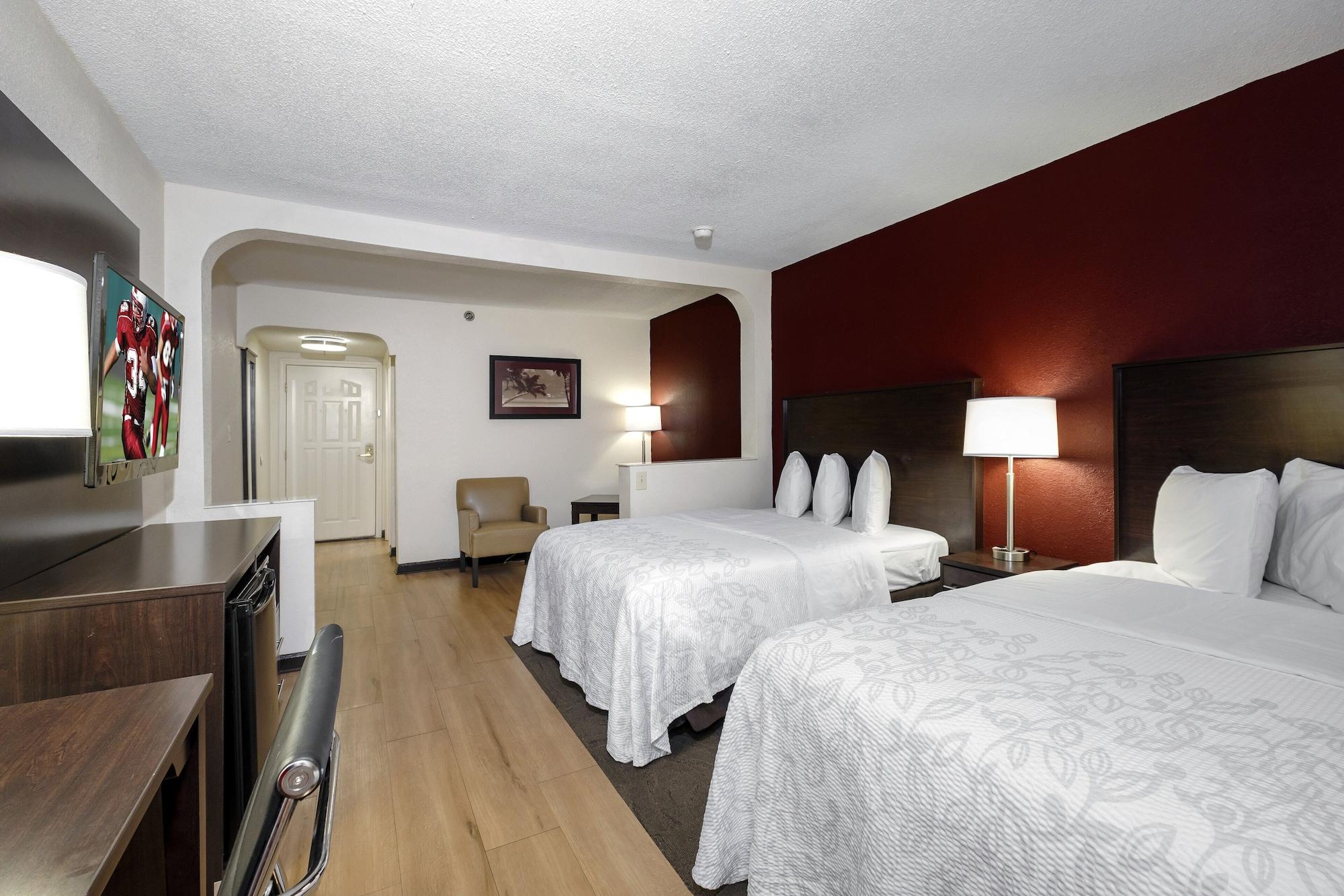 Red Roof Inn Plus+ & Suites Opelika Exterior photo
