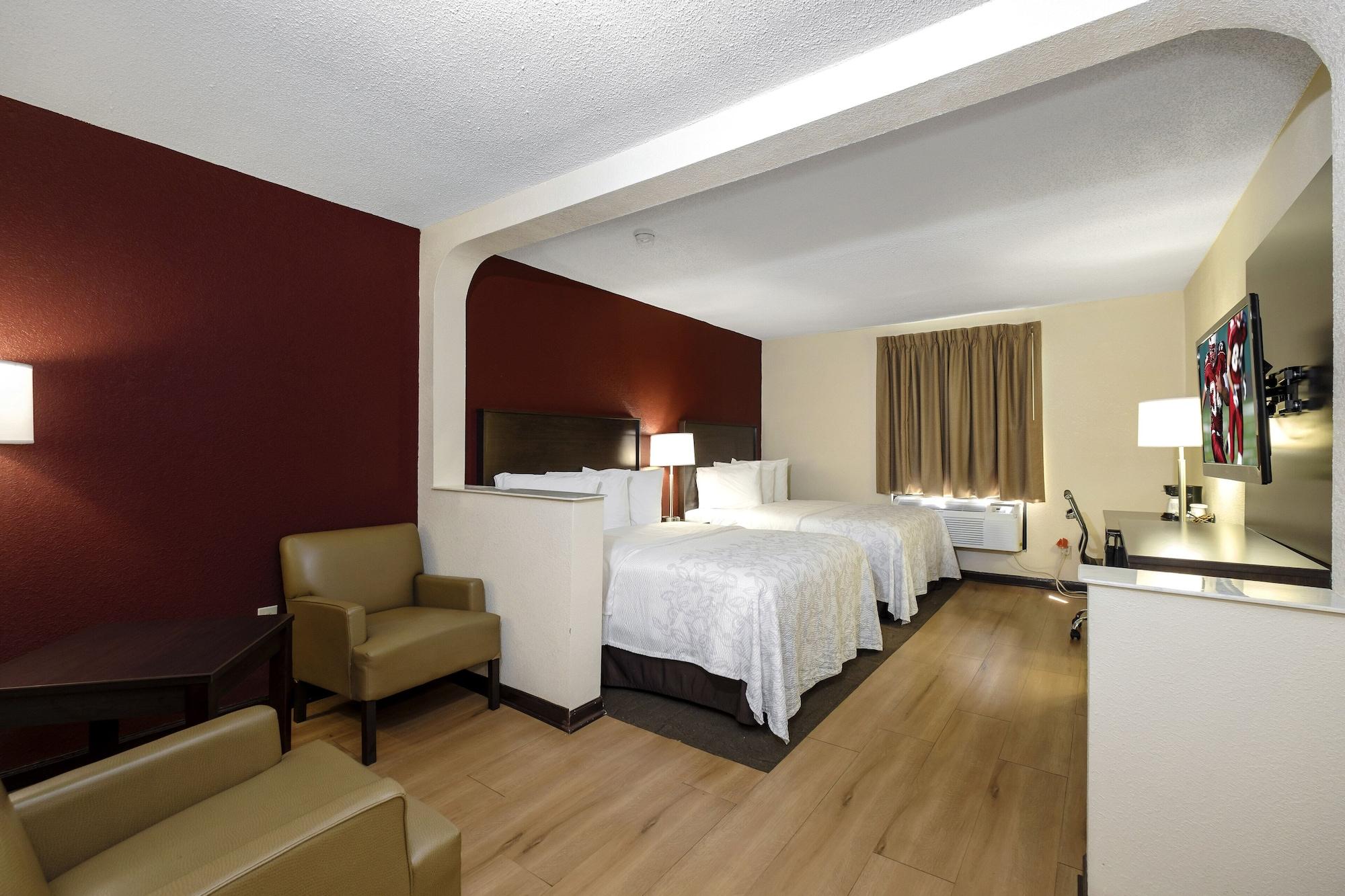 Red Roof Inn Plus+ & Suites Opelika Exterior photo