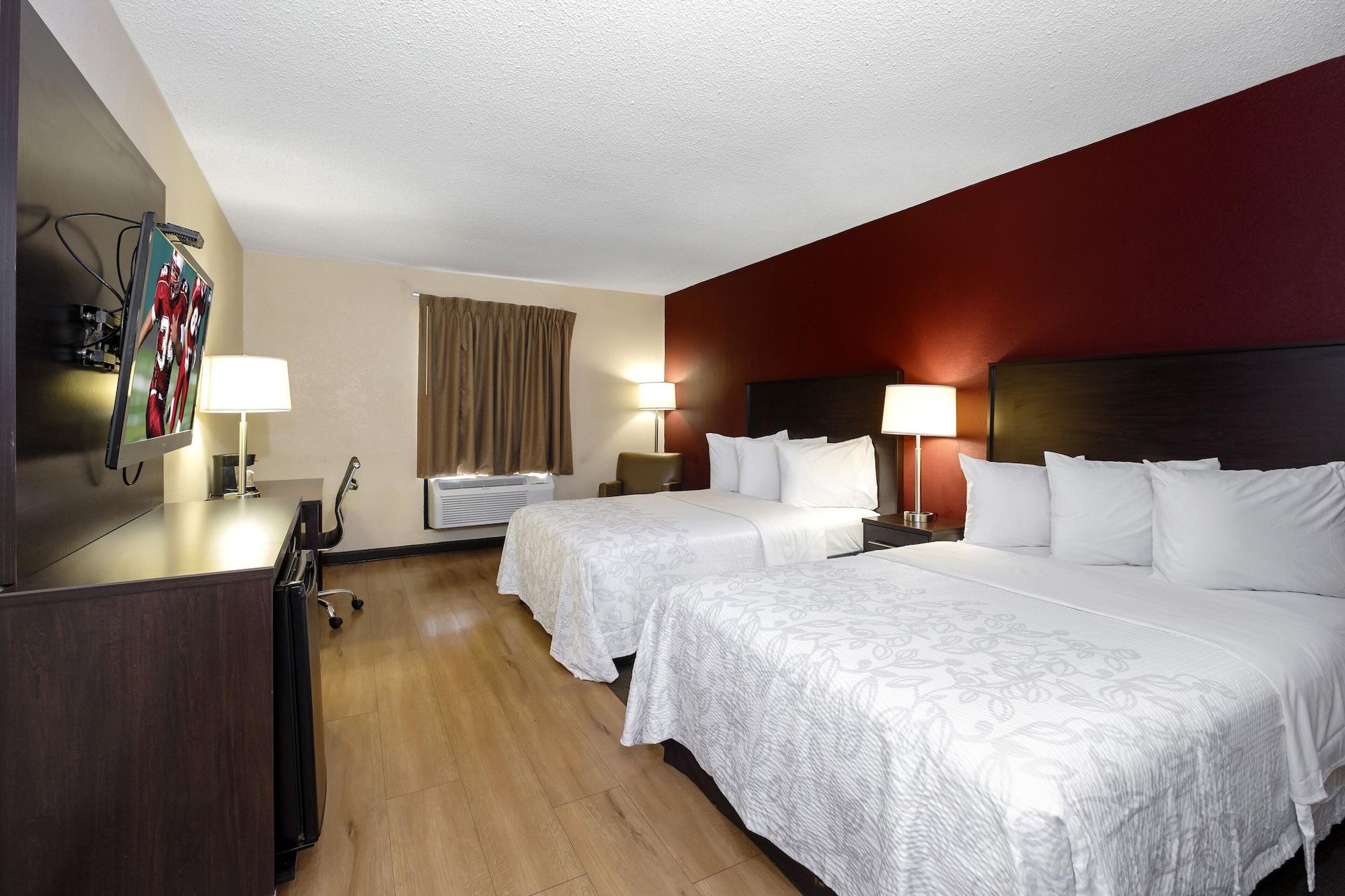 Red Roof Inn Plus+ & Suites Opelika Exterior photo