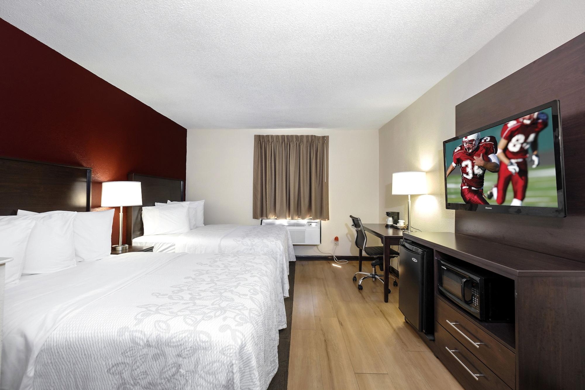 Red Roof Inn Plus+ & Suites Opelika Exterior photo
