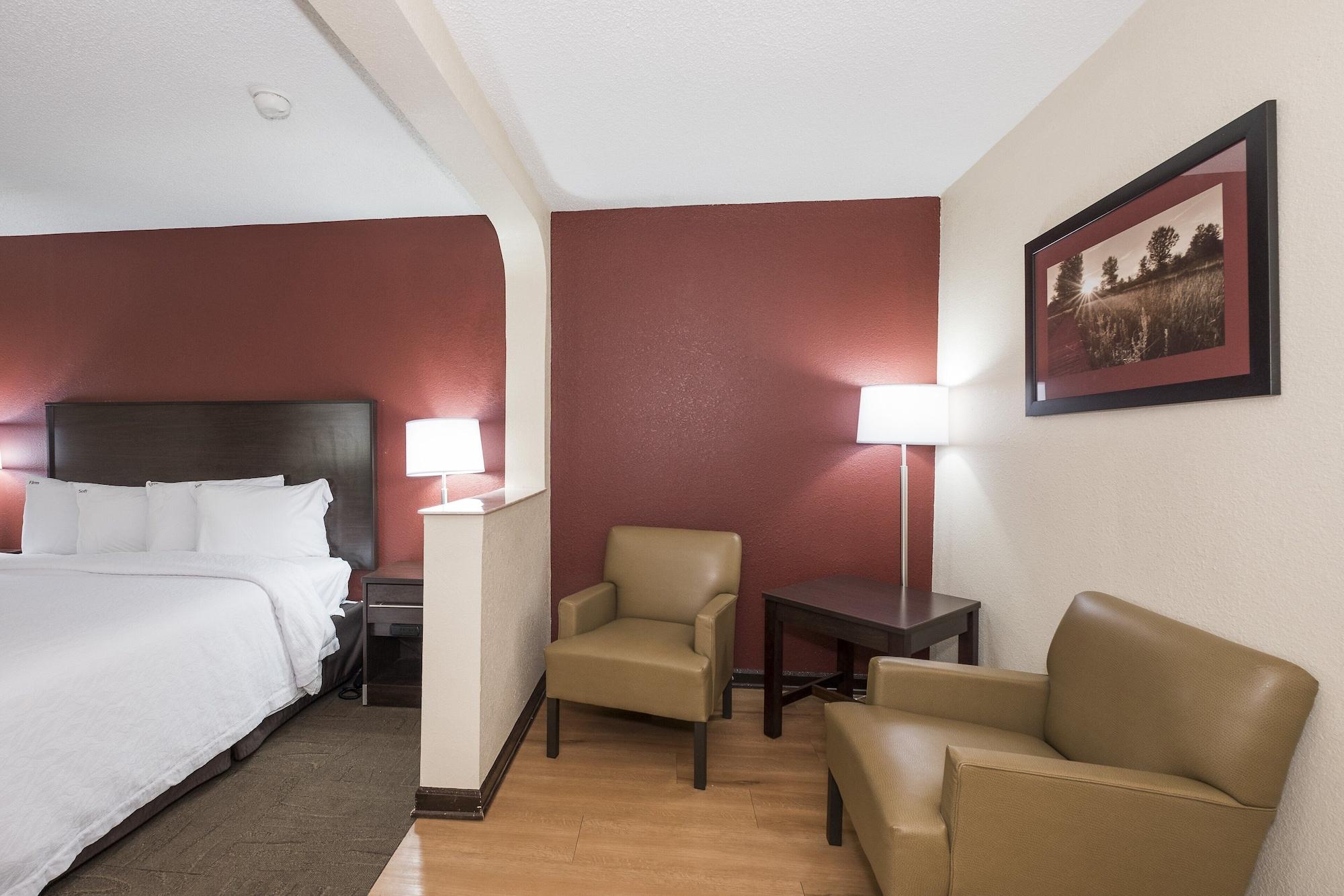 Red Roof Inn Plus+ & Suites Opelika Exterior photo