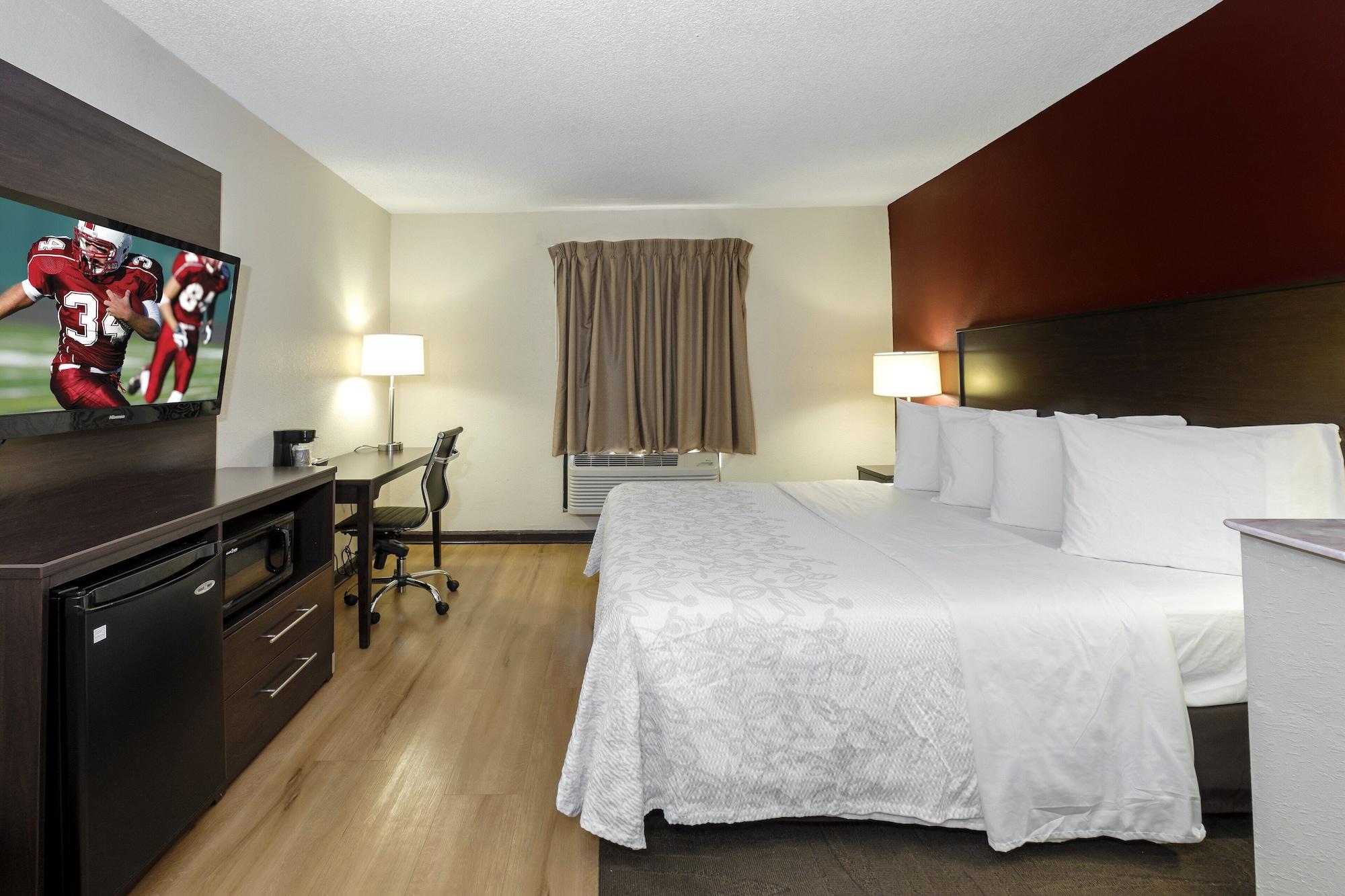 Red Roof Inn Plus+ & Suites Opelika Exterior photo