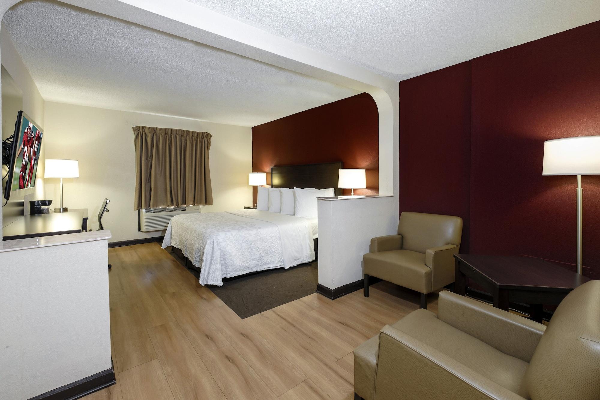 Red Roof Inn Plus+ & Suites Opelika Exterior photo