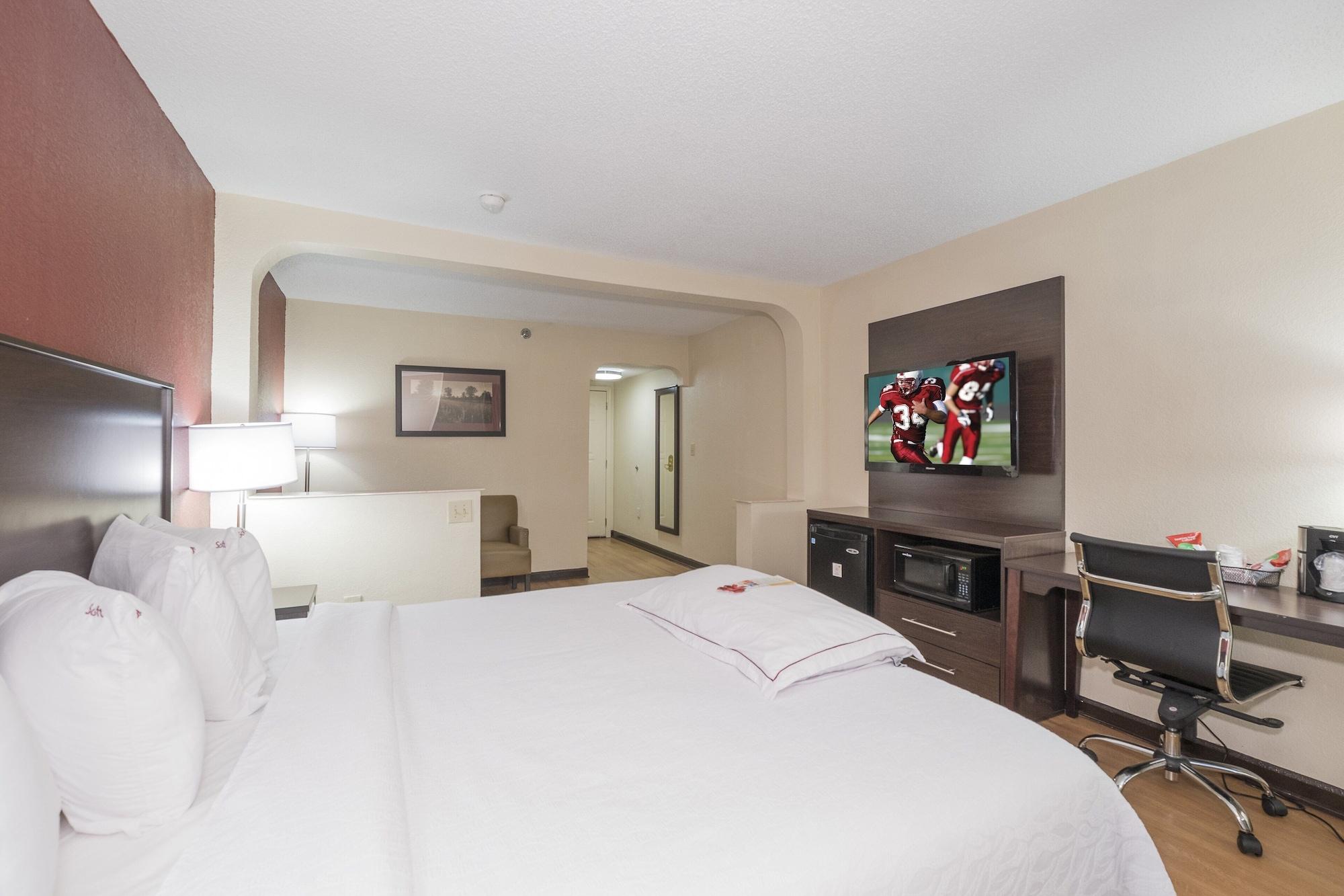 Red Roof Inn Plus+ & Suites Opelika Exterior photo