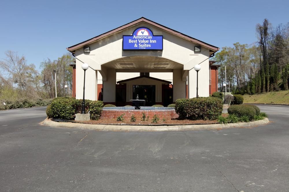 Red Roof Inn Plus+ & Suites Opelika Exterior photo