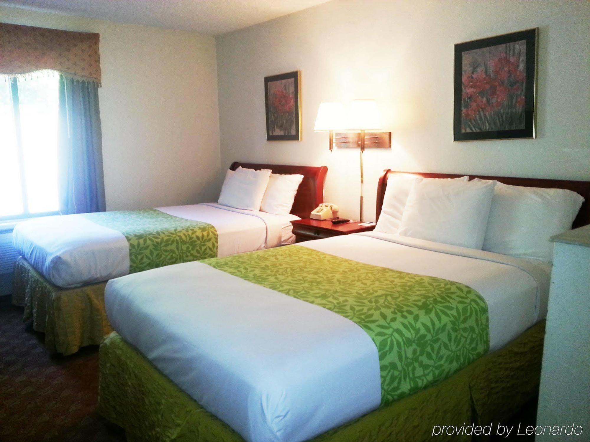Red Roof Inn Plus+ & Suites Opelika Exterior photo
