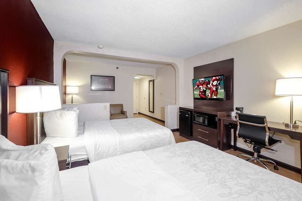 Red Roof Inn Plus+ & Suites Opelika Room photo