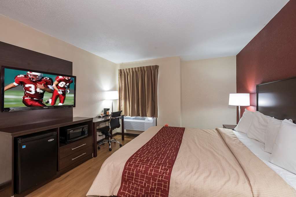 Red Roof Inn Plus+ & Suites Opelika Room photo