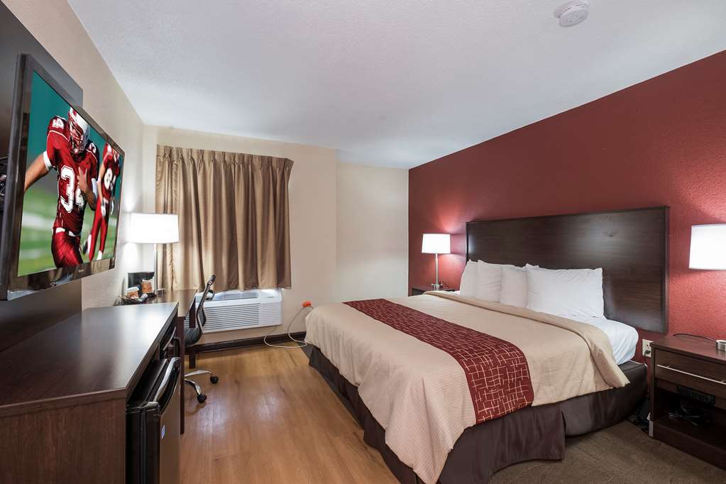 Red Roof Inn Plus+ & Suites Opelika Room photo